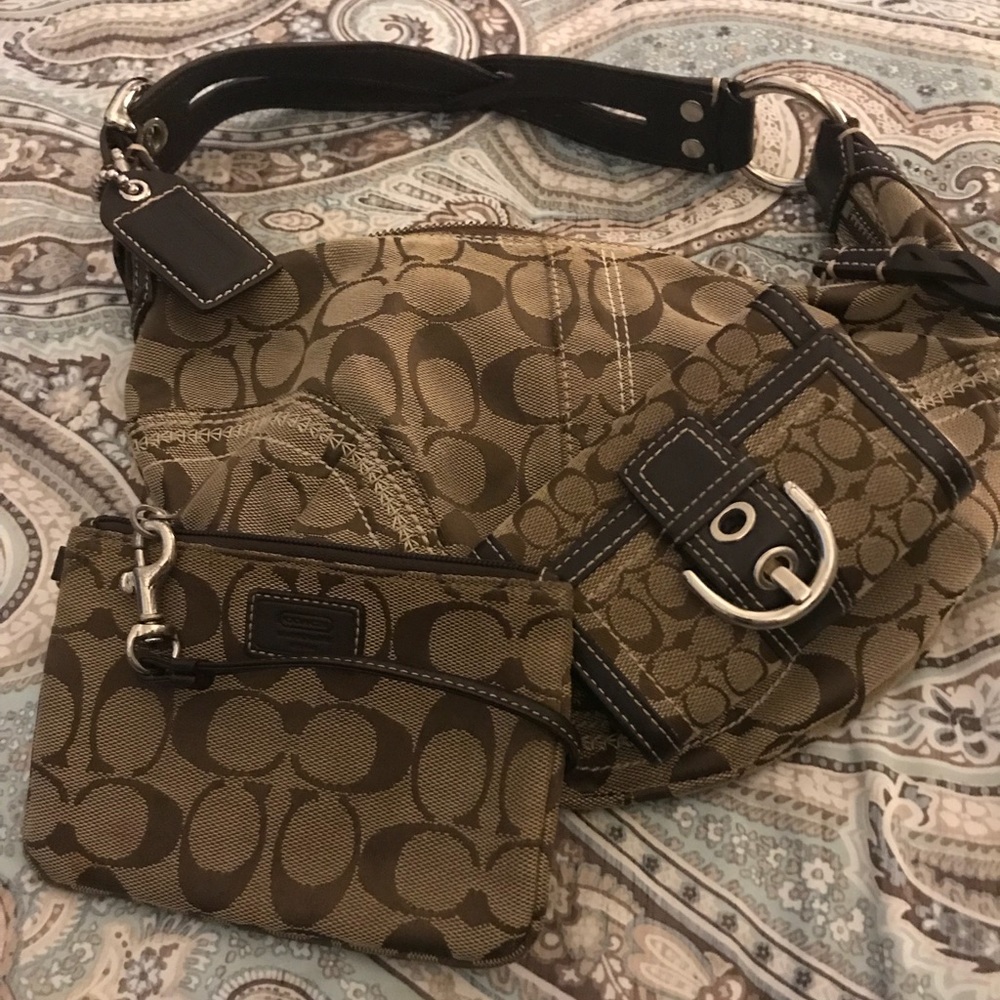 Coach signature selling as a bundle